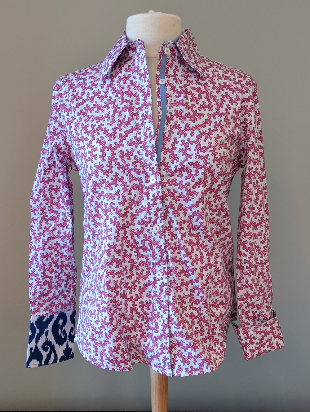 Tizzie Women's Pink & White Coral Patterned Button-Up Shirt W Contrast Cuffs S